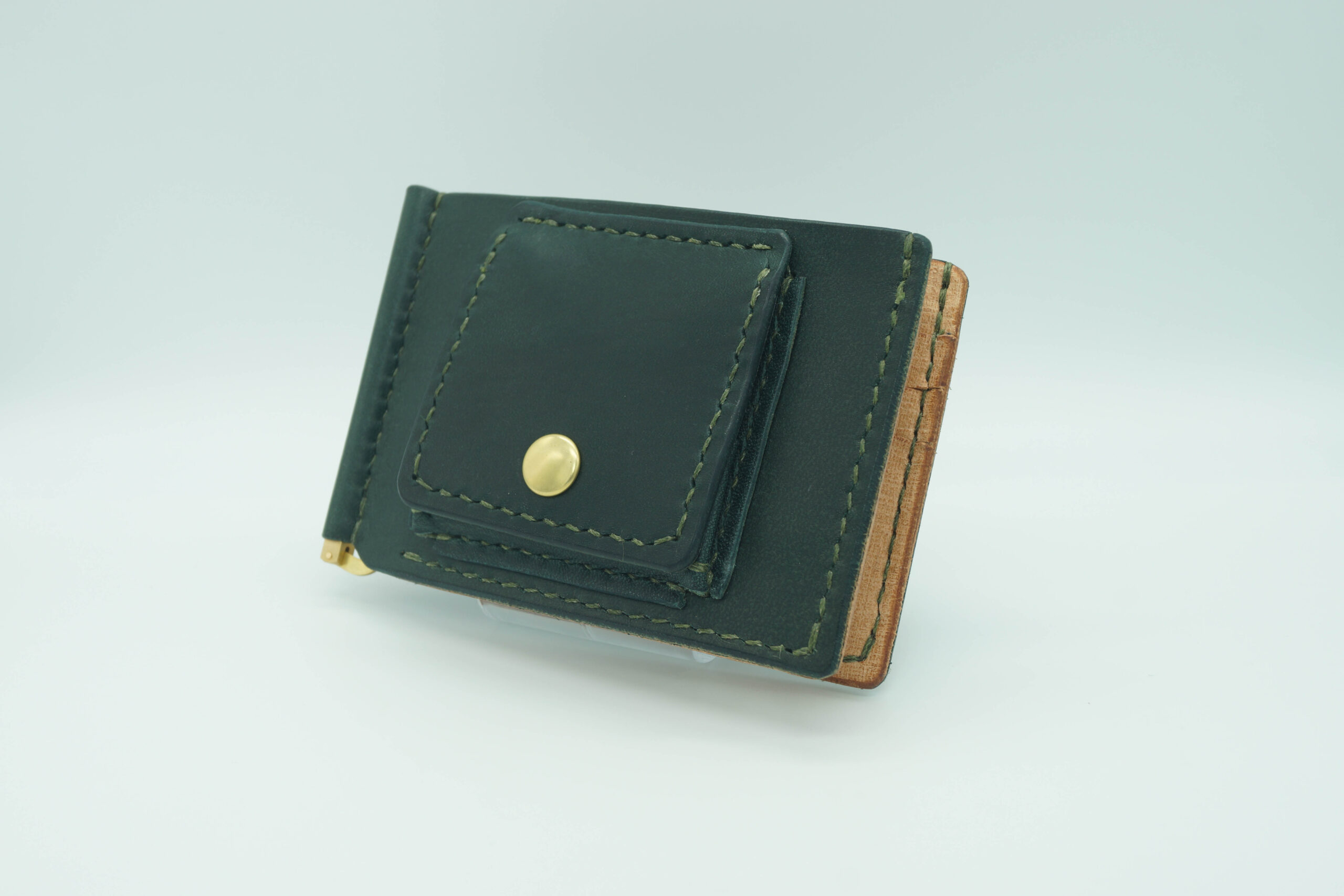 洗練デザインの革製マネークリップ カードホルダー＆コインケース一体型